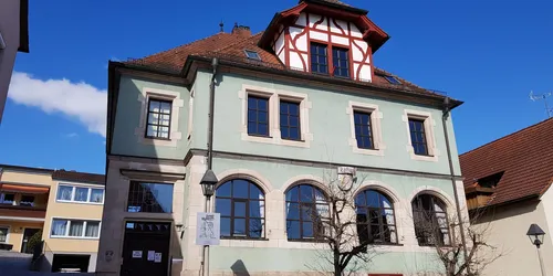 Rathaus Wilhelmsdorf mit Zirkelmuseum, Foto: Ewald Kainz