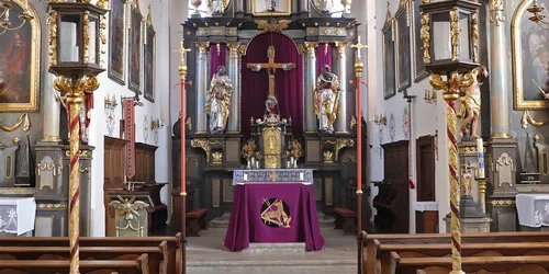 Hauptaltar in der Kirche St. Laurentius in Altenbanz, Foto: Störfix, Wikipedia, CC BY-SA