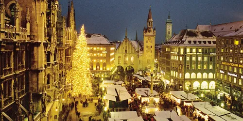 Winter wonderland at the Munich Christmas market on Marienplatz